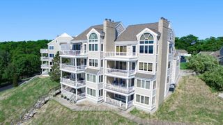 736 Spyglass Hill 27, Park Twp, MI 49424