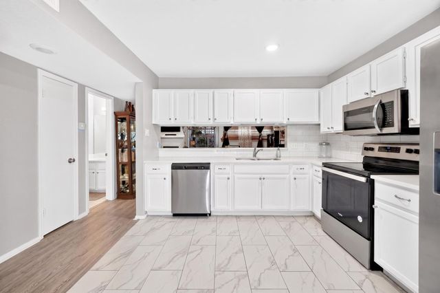 1604 Wickford Drive, Arlington, TX 76018