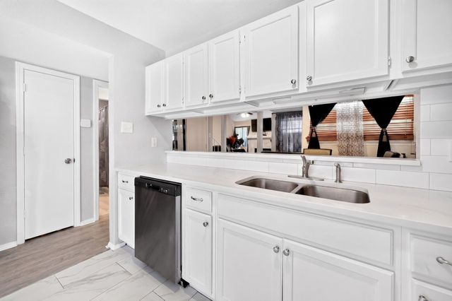 1604 Wickford Drive, Arlington, TX 76018