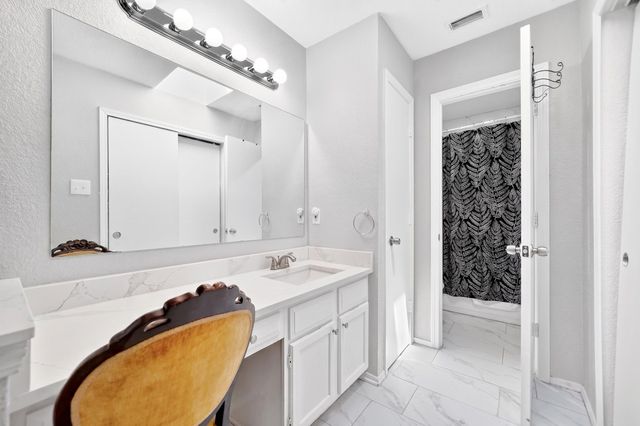 1604 Wickford Drive, Arlington, TX 76018