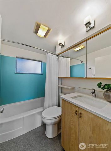 123 N 40th Street, Seattle, WA 98103