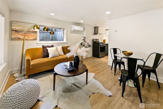 123 N 40th Street, Seattle, WA 98103