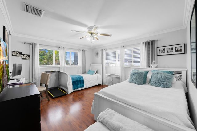 1040 CRYSTAL LAKE Drive 4, Deerfield Beach, FL 33064