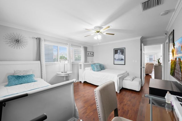 1040 CRYSTAL LAKE Drive 4, Deerfield Beach, FL 33064