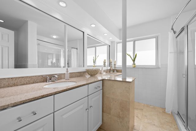 1040 CRYSTAL LAKE Drive 4, Deerfield Beach, FL 33064