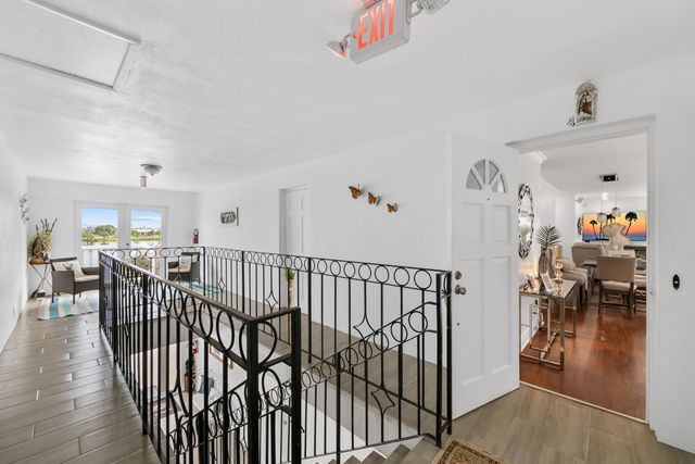 1040 CRYSTAL LAKE Drive 4, Deerfield Beach, FL 33064