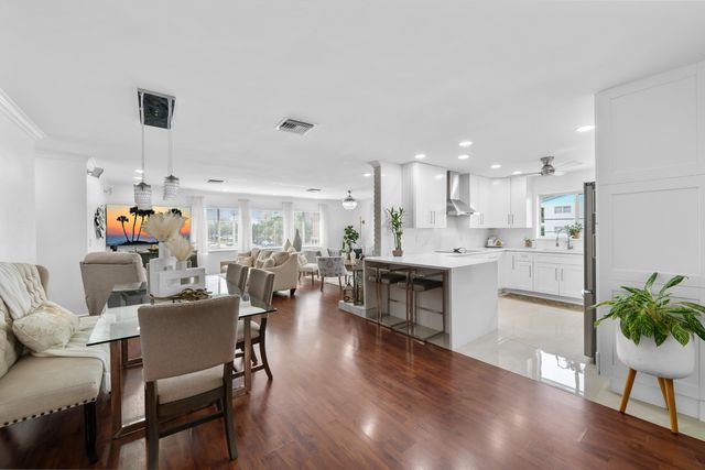 1040 CRYSTAL LAKE Drive 4, Deerfield Beach, FL 33064
