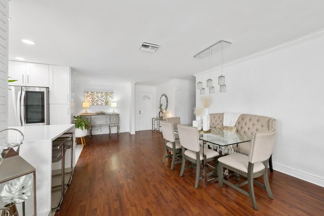 1040 CRYSTAL LAKE Drive 4, Deerfield Beach, FL 33064