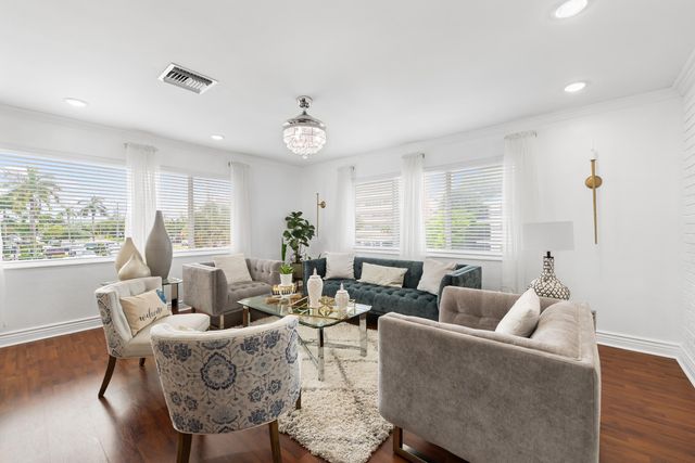 1040 CRYSTAL LAKE Drive 4, Deerfield Beach, FL 33064