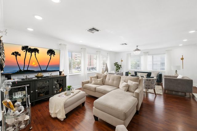 1040 CRYSTAL LAKE Drive 4, Deerfield Beach, FL 33064