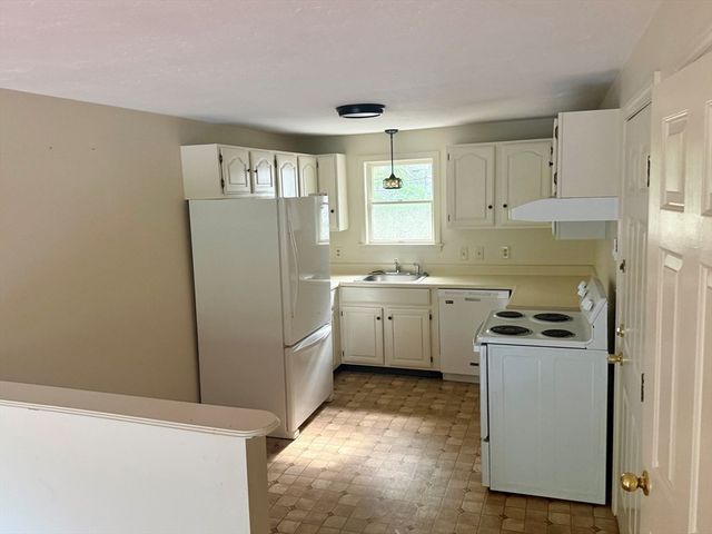 3 Stockholm St. 3B, Worcester, MA 01607