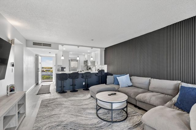 5700 NW 2nd Avenue Apt 711, Boca Raton, FL 33487