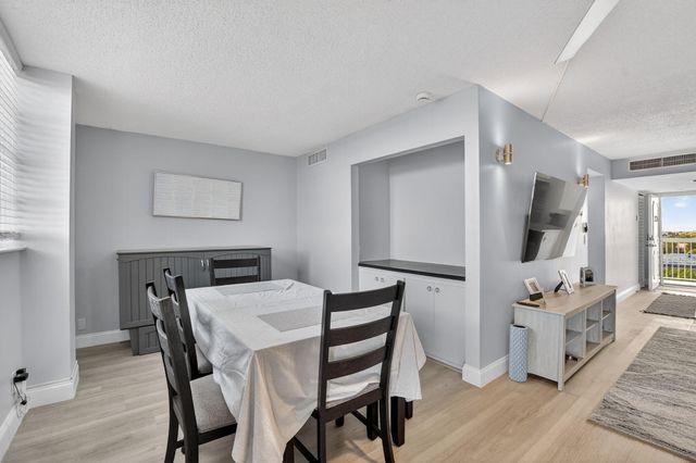 5700 NW 2nd Avenue Apt 711, Boca Raton, FL 33487
