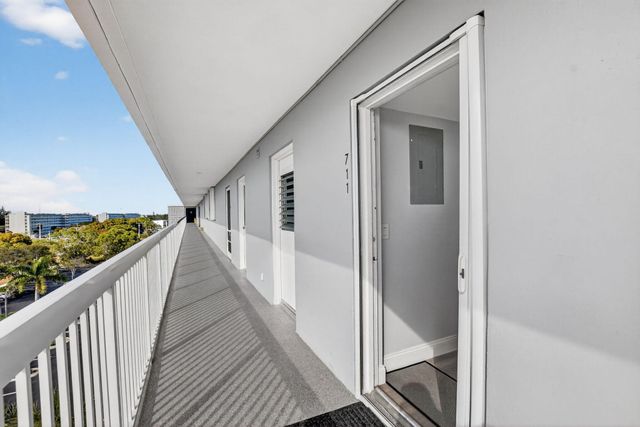 5700 NW 2nd Avenue Apt 711, Boca Raton, FL 33487