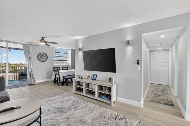 5700 NW 2nd Avenue Apt 711, Boca Raton, FL 33487