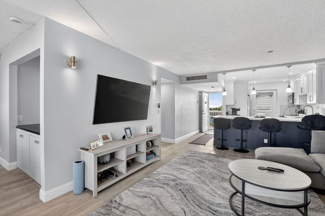 5700 NW 2nd Avenue Apt 711, Boca Raton, FL 33487