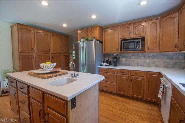 6476 Harbor Drive NW, Canton, OH 44718