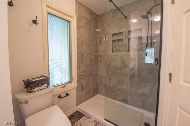 6476 Harbor Drive NW, Canton, OH 44718