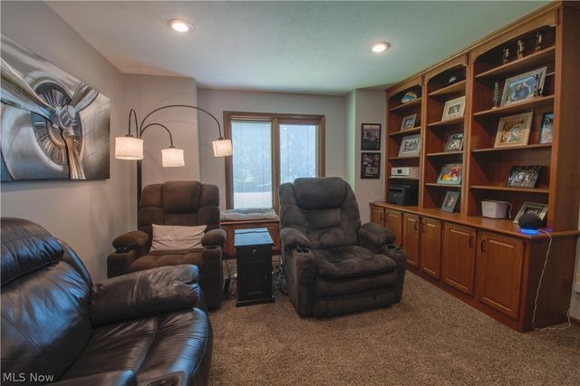 6476 Harbor Drive NW, Canton, OH 44718