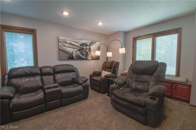 6476 Harbor Drive NW, Canton, OH 44718