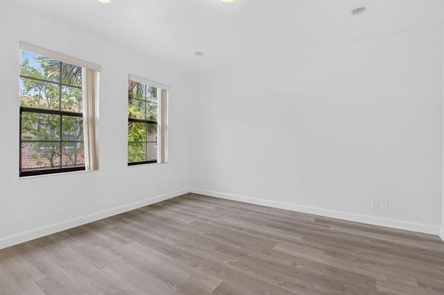 114 E Astor Circle E, Delray Beach, FL 33484