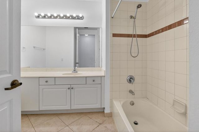 114 E Astor Circle E, Delray Beach, FL 33484