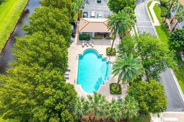 114 E Astor Circle E, Delray Beach, FL 33484