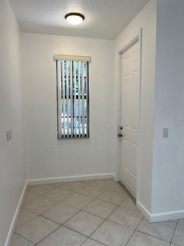 114 E Astor Circle E, Delray Beach, FL 33484