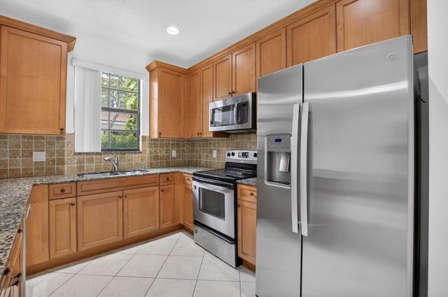 114 E Astor Circle E, Delray Beach, FL 33484