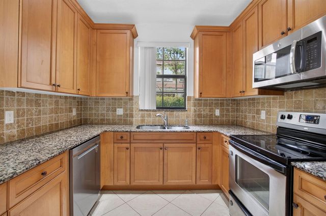 114 E Astor Circle E, Delray Beach, FL 33484