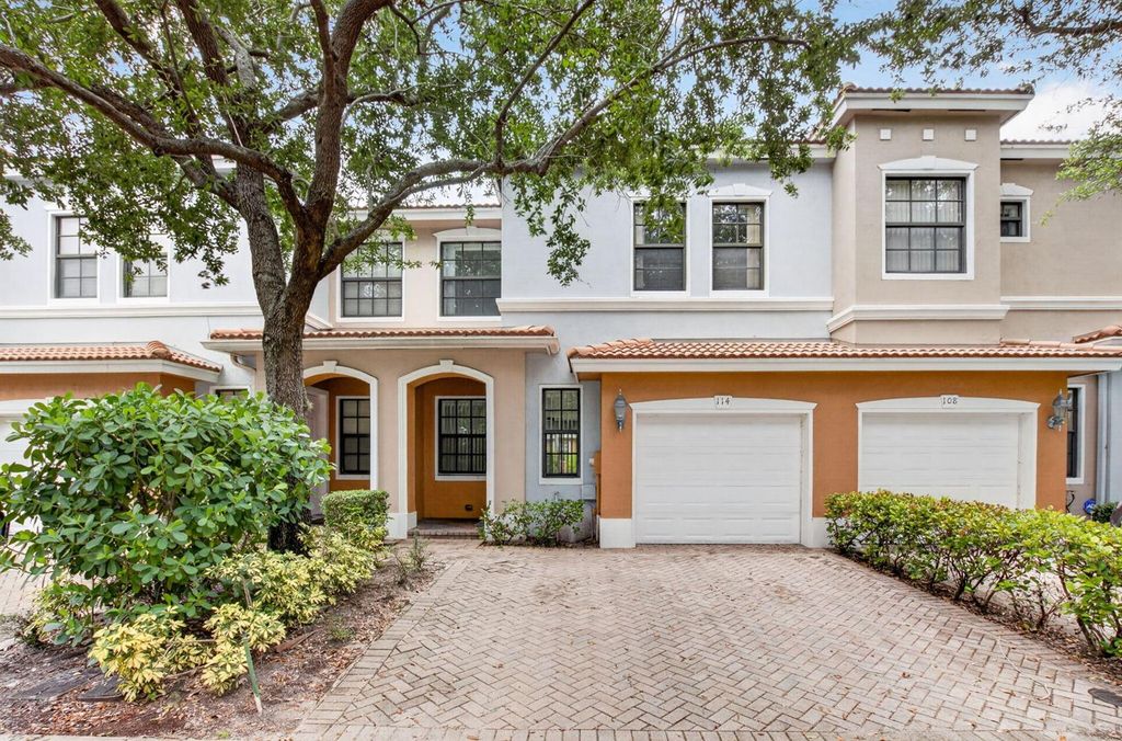 114 E Astor Circle E, Delray Beach, FL 33484
