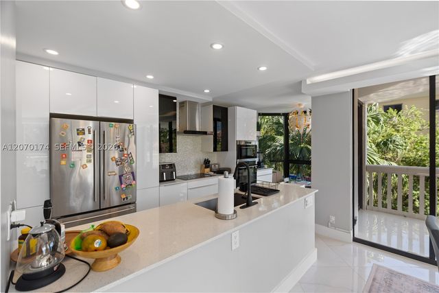 1000 W Island Blvd 202, Aventura, FL 33160