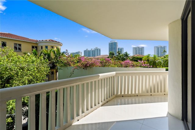1000 W Island Blvd 202, Aventura, FL 33160