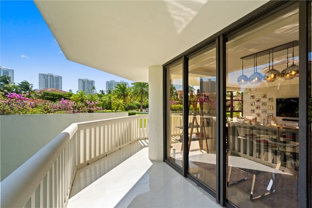 1000 W Island Blvd 202, Aventura, FL 33160
