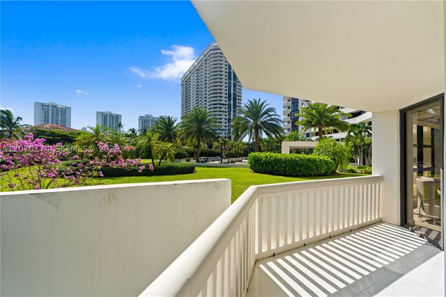 1000 W Island Blvd 202, Aventura, FL 33160