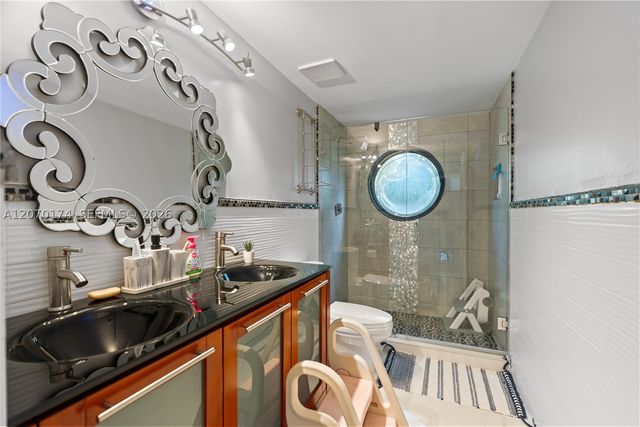 1000 W Island Blvd 202, Aventura, FL 33160