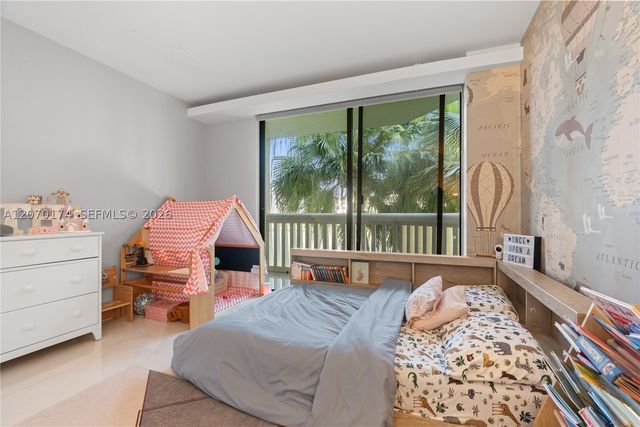 1000 W Island Blvd 202, Aventura, FL 33160