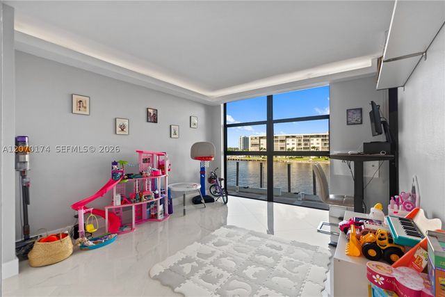 1000 W Island Blvd 202, Aventura, FL 33160