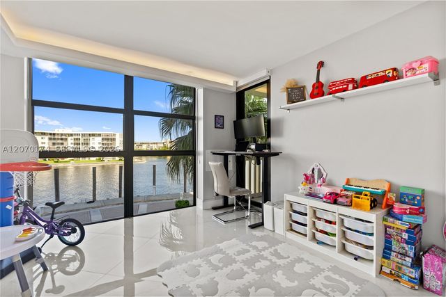 1000 W Island Blvd 202, Aventura, FL 33160