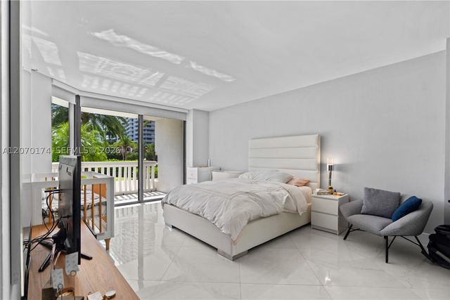 1000 W Island Blvd 202, Aventura, FL 33160