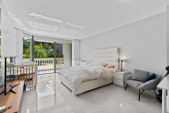 1000 W Island Blvd 202, Aventura, FL 33160