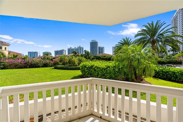 1000 W Island Blvd 202, Aventura, FL 33160
