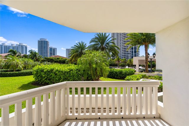 1000 W Island Blvd 202, Aventura, FL 33160