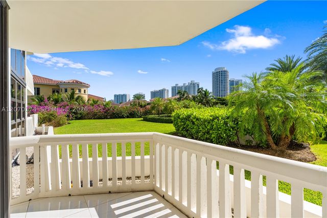 1000 W Island Blvd 202, Aventura, FL 33160