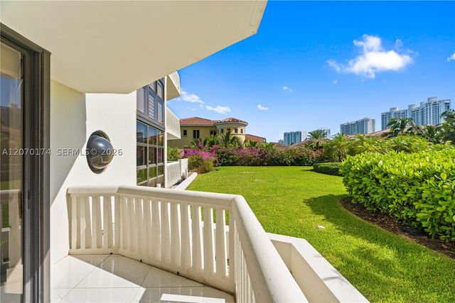 1000 W Island Blvd 202, Aventura, FL 33160