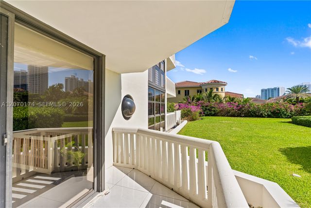 1000 W Island Blvd 202, Aventura, FL 33160