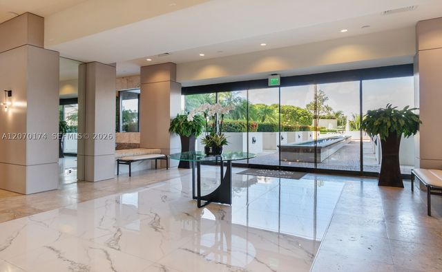 1000 W Island Blvd 202, Aventura, FL 33160