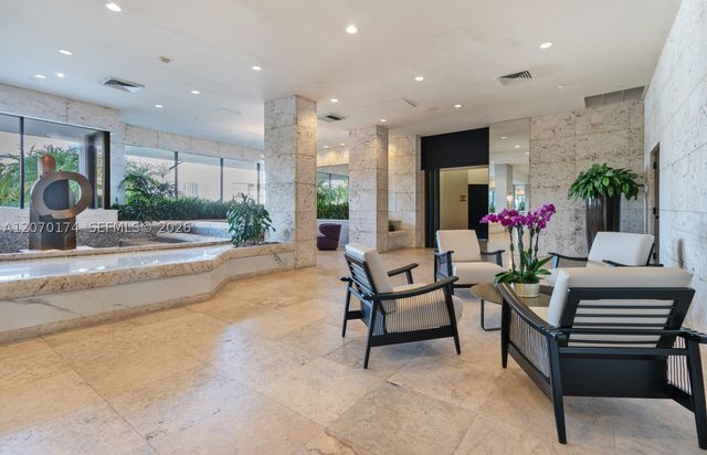 1000 W Island Blvd 202, Aventura, FL 33160