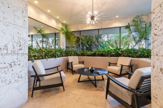 1000 W Island Blvd 202, Aventura, FL 33160