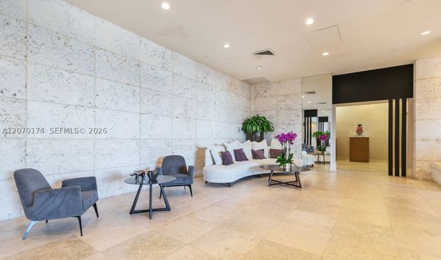 1000 W Island Blvd 202, Aventura, FL 33160